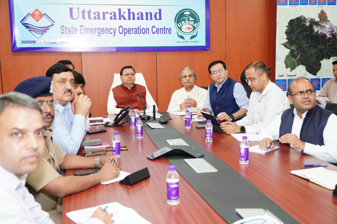 लापता लोगों की खोज और फंसे नागरिकों को सुरक्षित स्थानों पर पहुंचाने के निर्देशः सीएम