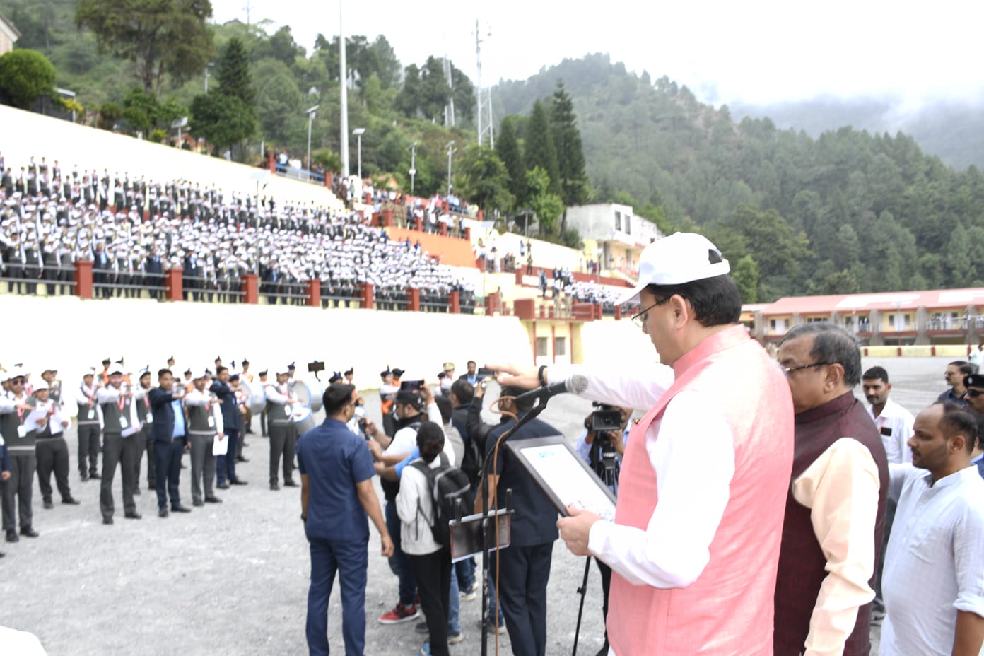 सीएम धामी ने छात्रों को स्वच्छता ही सेवा के तहत दिलाई गंगा शपथ