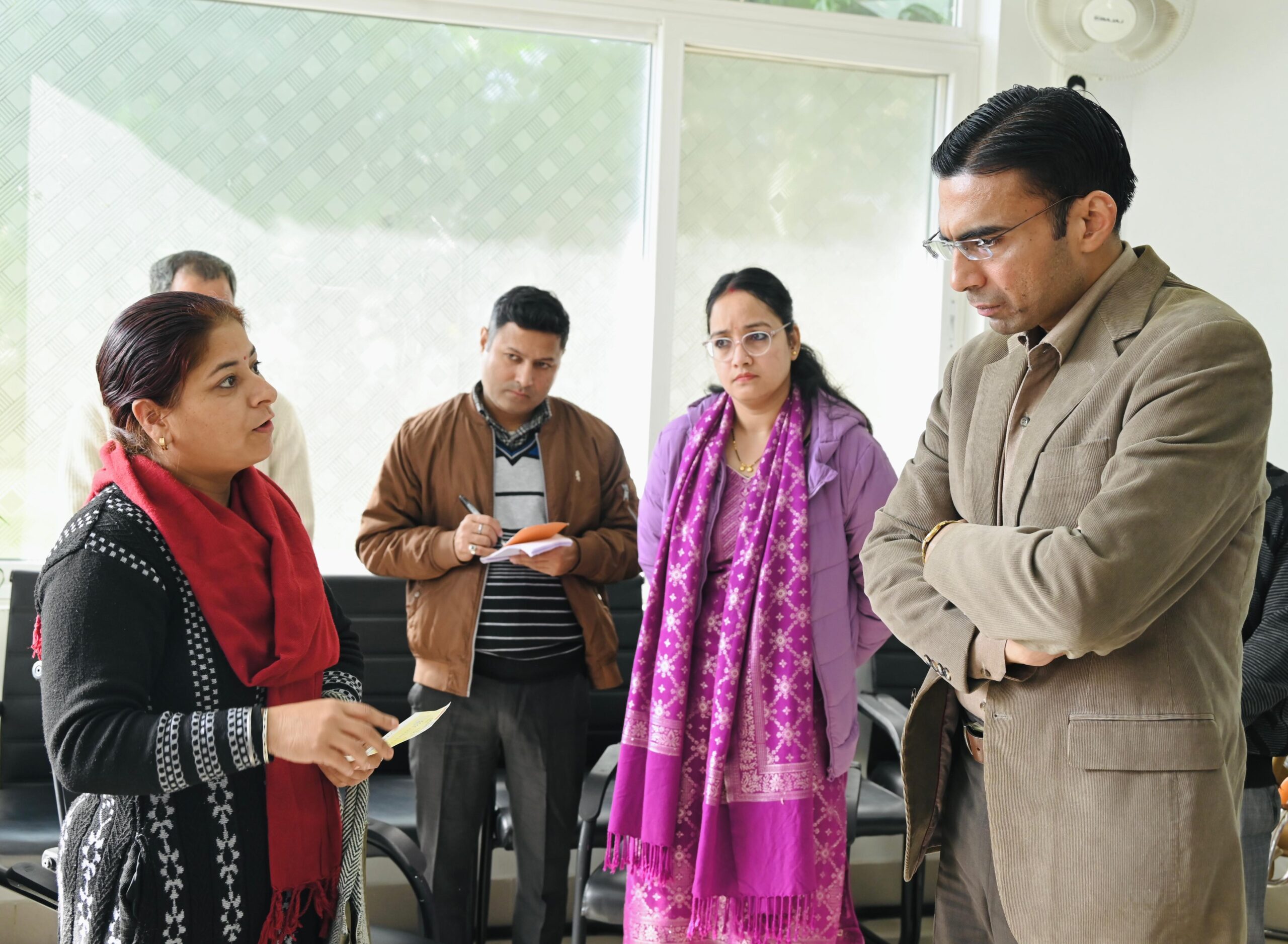 रायफल क्लब फंड से आज फिर 07 असहाय, निर्बल लोगों को डीएम ने प्रदान की 1.75 लाख की आर्थिक सहायता