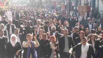 मांगों के लिए राजधानी में वकीलों ने निकाली रैली, धरना-प्रदर्शन