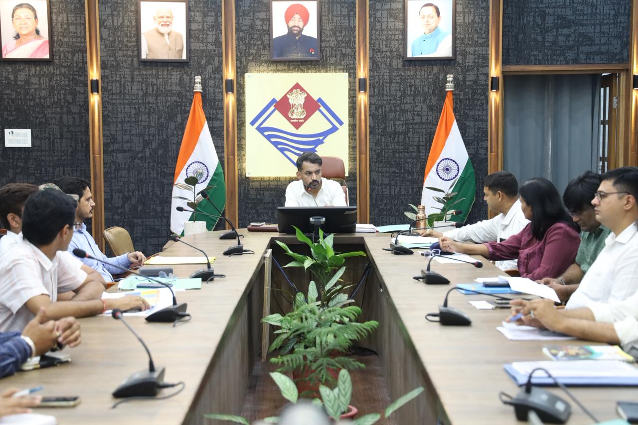 जनता की सुविधा सर्वाेपरि, विकास कार्यों में नहीं होगी किसी प्रकार की ढिलाई: डीएम
