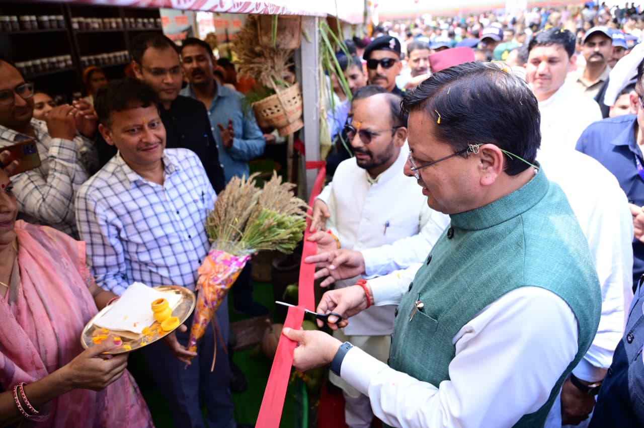 मुख्यमंत्री ने जनपद चमोली के विकास को नई गति देते हुए विभिन्न विभागों की कुल ₹ 155.36 करोड की 63 विकास योजनाओं की दी सौगात