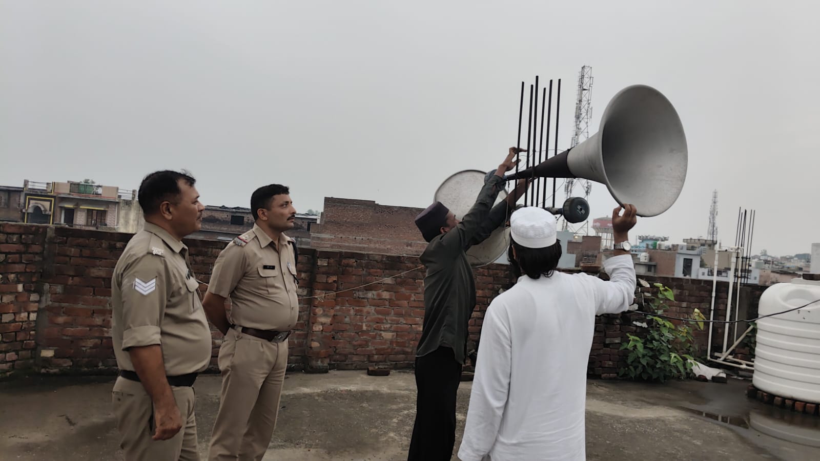 निर्धारित मानकों से अधिक ध्वनि में बजने वाले 94 लाउडस्पीकर धार्मिक स्थलों से हटवाये गये
