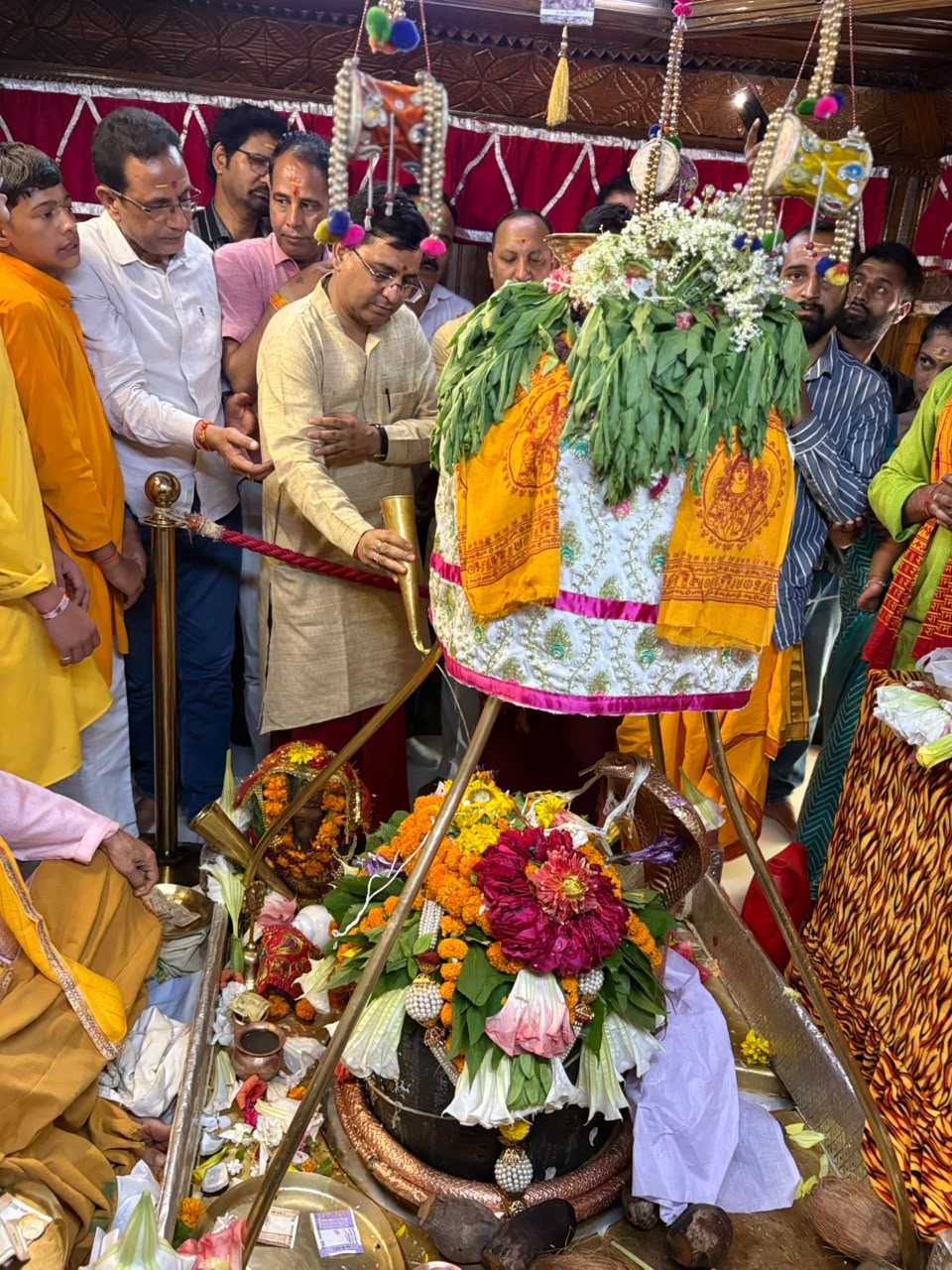 उत्तरकाशी में मुख्यमंत्री के मुख्य सेवक के रूप में पाँच वर्ष पूर्ण होने के अवसर पर श्री काशी विश्वनाथ मंदिर में विशेष पूजा-अर्चना