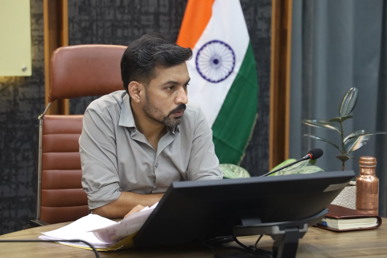 राजस्व वसूली में लक्ष्य से पीछे चल रहे विभाग बनाएं तत्काल कार्ययोजना: डीएम