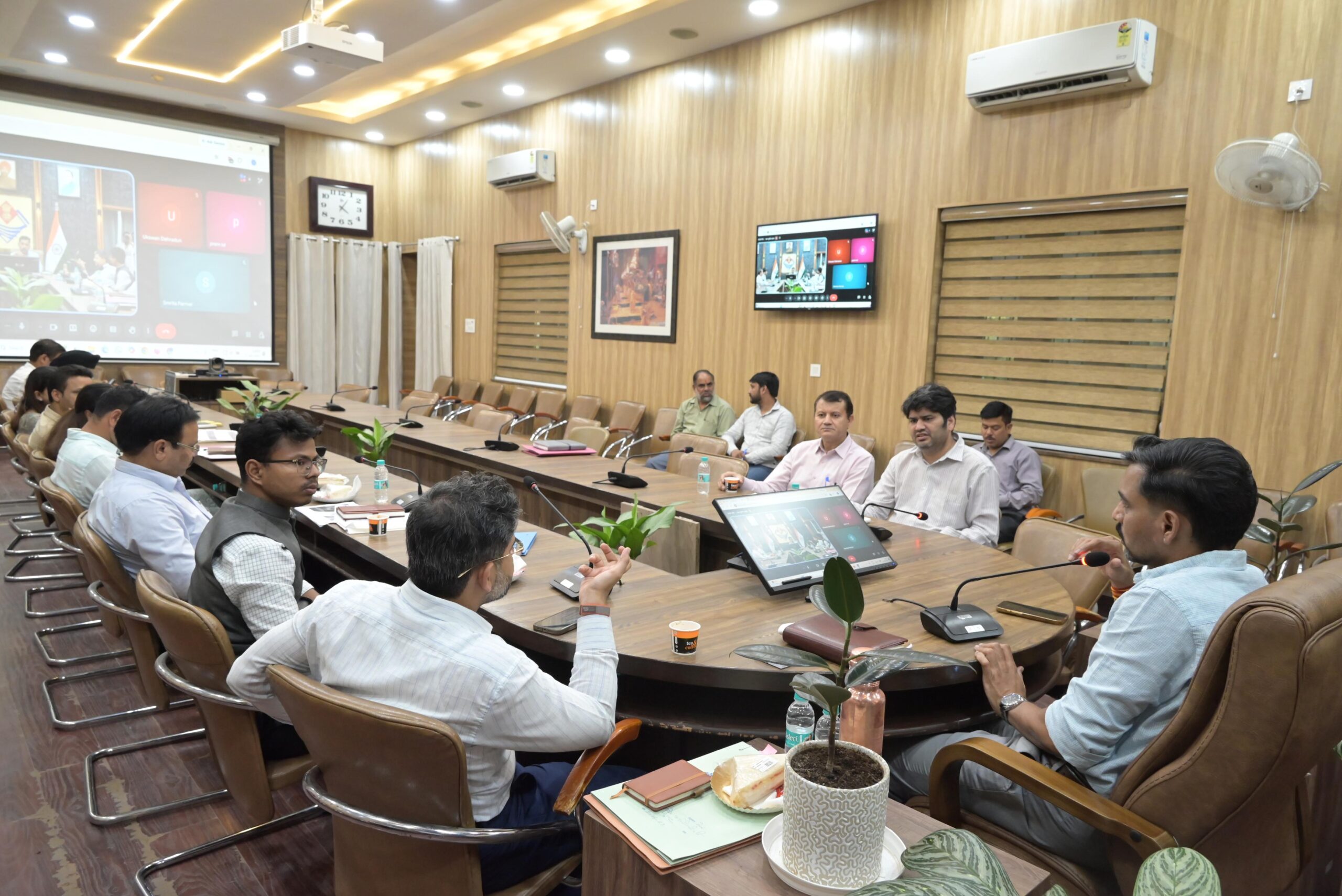 भारत निर्वाचन आयोग की टीम ने देहरादून जनपद का किया भ्रमण