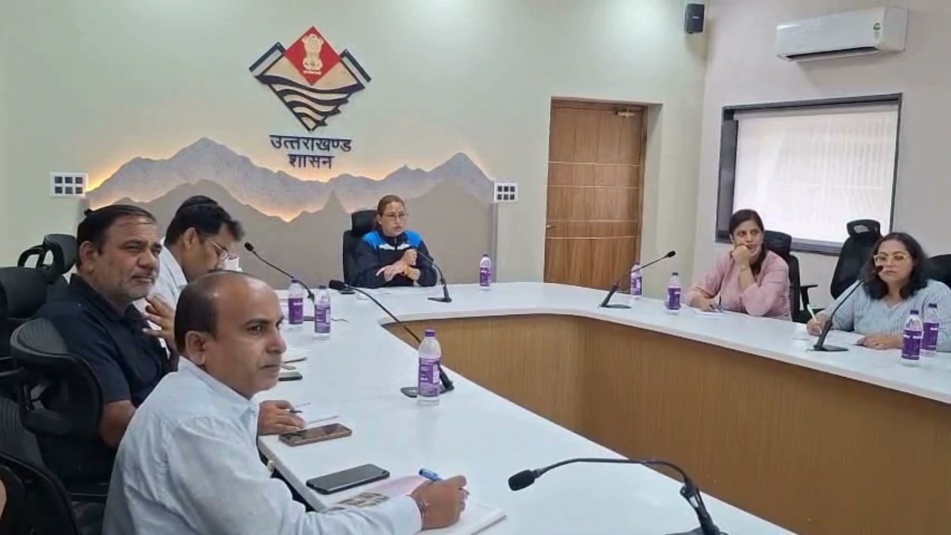 मंत्री रेखा आर्या ने ‘आंगन का मिलन’ अभियान को लेकर विभागीय अधिकारियों के साथ समीक्षा बैठक की