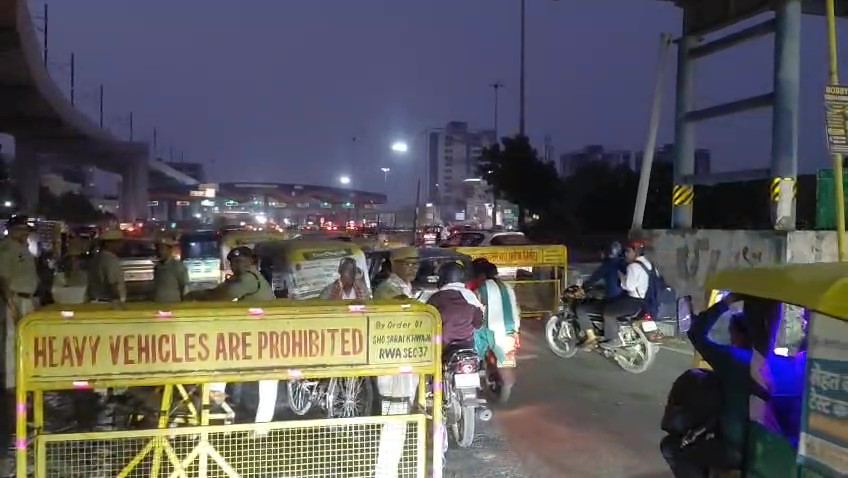दिल्ली में CJP प्रदर्शन के चलते सात मेट्रो स्टेशनों के गेट बंद, फरीदाबाद के यात्रियों की बढ़ी परेशानी