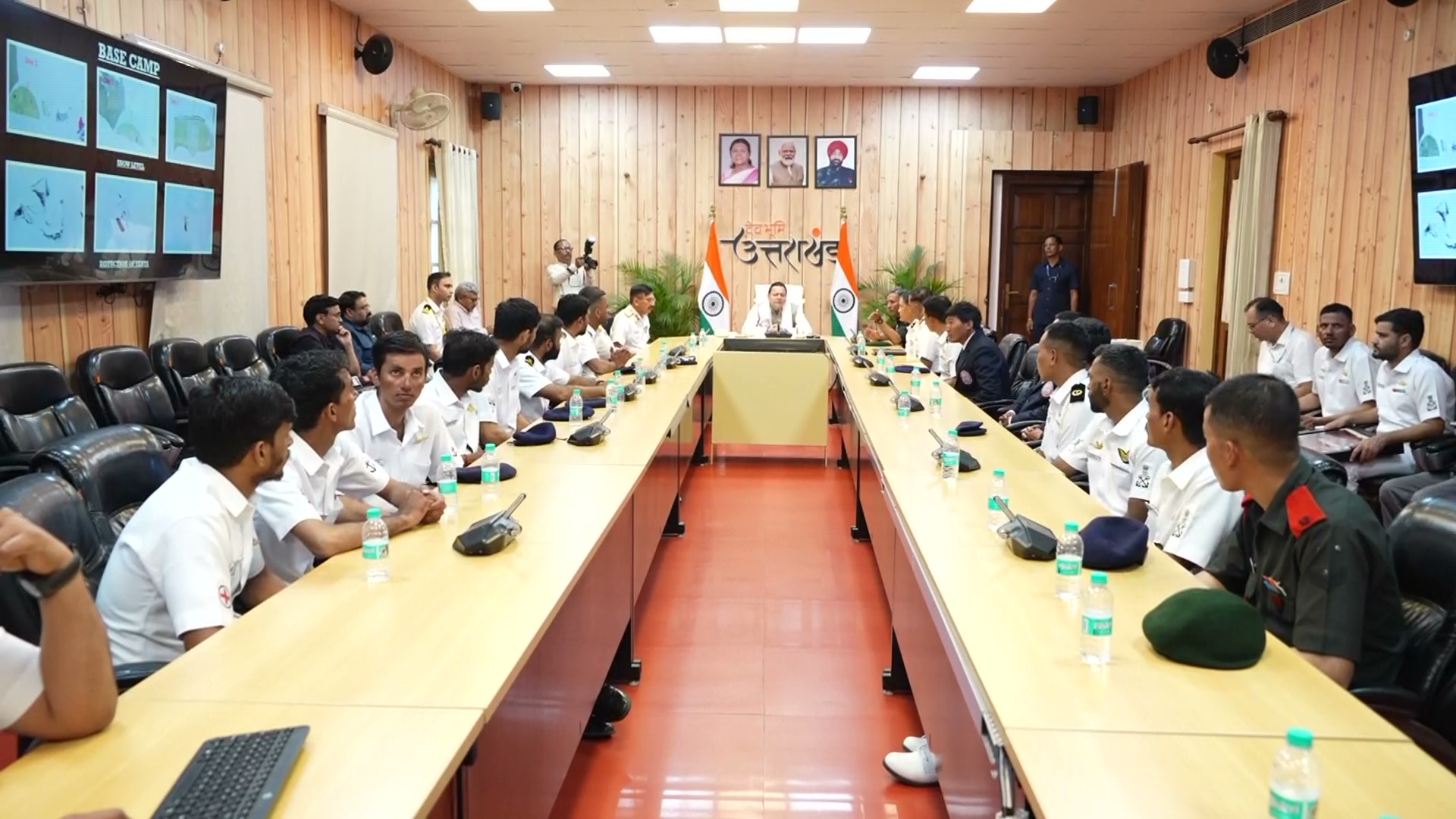 भारतीय तटरक्षक बल और हिमालयन माउंटेनियरिंग इंस्टीट्यूट, दार्जिलिंग के संयुक्त पर्वतारोहण अभियान दल का किया फ्लैग-इन