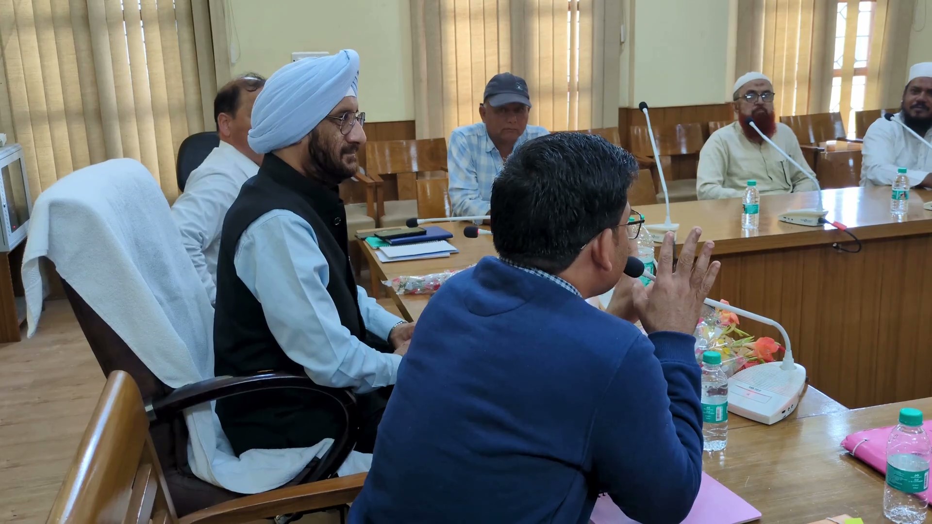 अल्पसंख्यक बच्चों की उच्च शिक्षा और जन कल्याणकारी योजनाओं के क्रियान्वयन को लेकर महत्वपूर्ण समीक्षा बैठक की