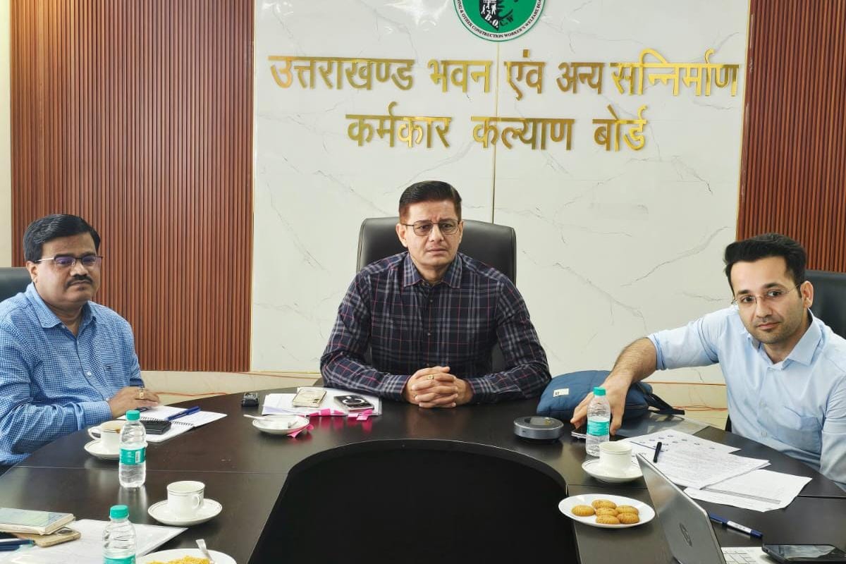 उत्तर प्रदेश की टीम ने समझा मुख्यमंत्री श्रमिक स्वास्थ्य सुरक्षा योजना का मॉडल