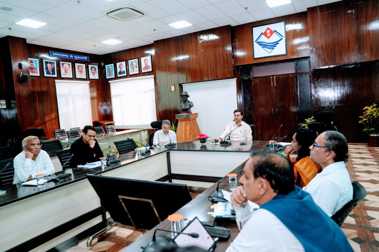 विकास परियोजनाओं की बाधाओं को दूर करने के लिए विभागीय समन्वय एवं समयबद्ध कार्यवाही पर जोर: सचिव लोनिवि