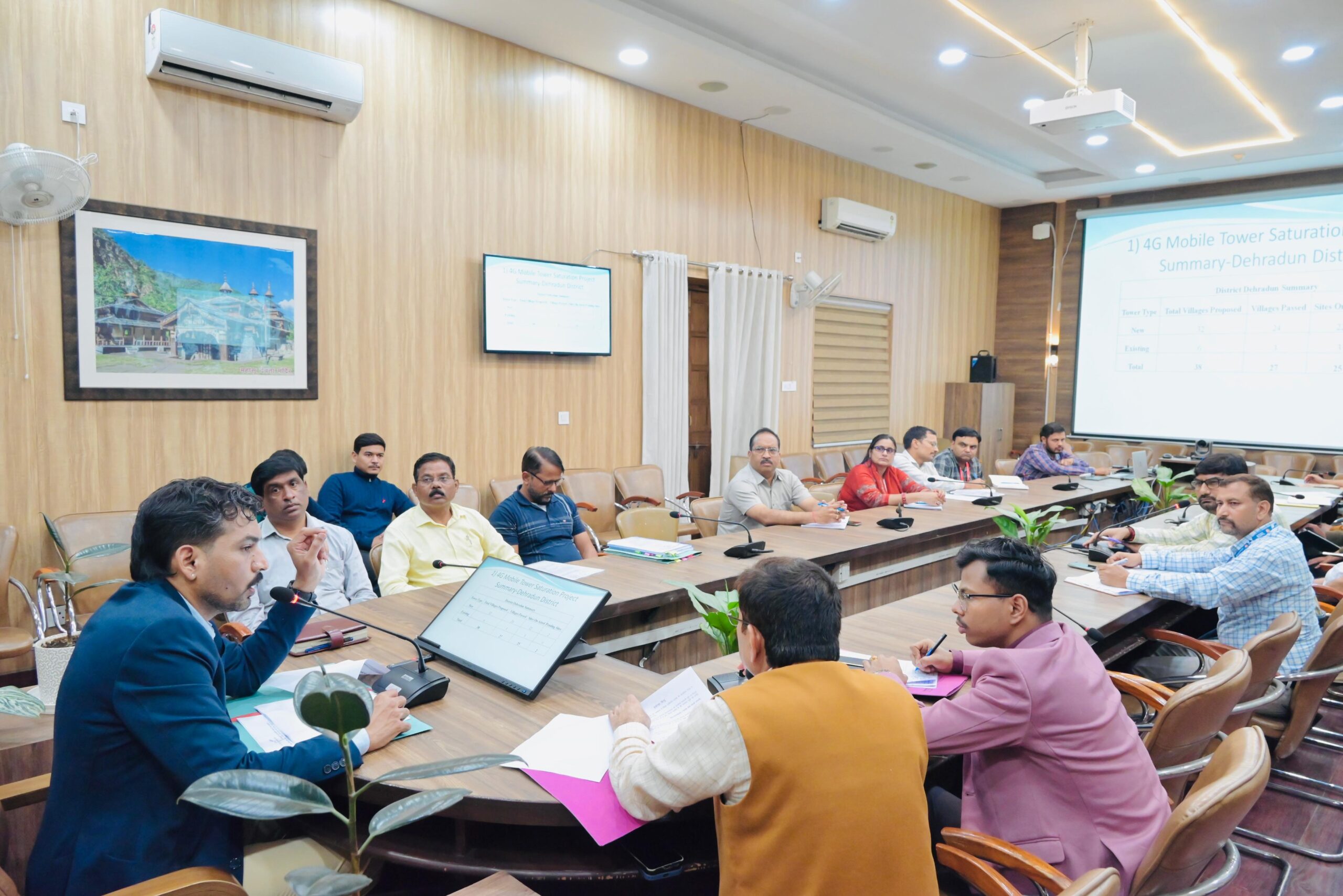 विधानसभा चुनाव से पहले सभी शैडो एरिया में नेटवर्क पहुंचाने के डीएम ने दिए सख्त निर्देश